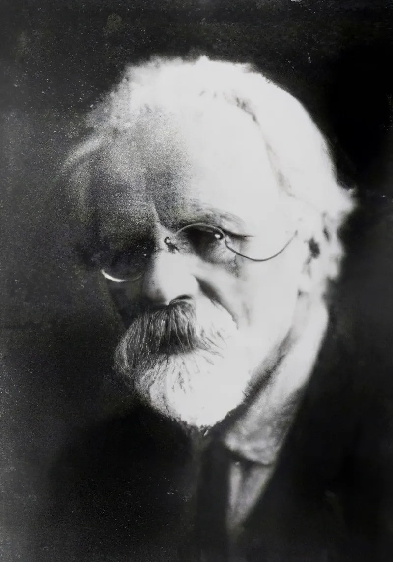 russian-biologist-ilya-ivanov.jpg