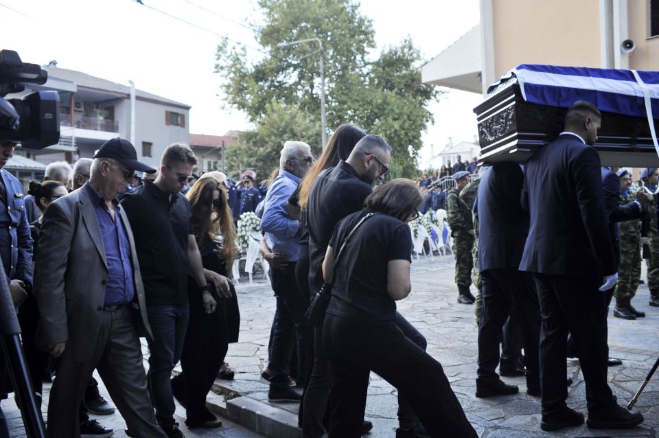 ΕΞΟΔΙΟΣ ΑΚΟΛΟΥΘΙΑ ΣΤΟΝ ΚΑΤΣΙΚΑ ΙΩΑΝΝΙΝΩΝ ΤΟΥ ΣΜΗΝΑΓΟΥ ΔΗΜΗΤΡΙΟΥ ΠΕΤΡΟΥ ΠΟΥ ΕΧΑΣΕ ΤΗ ΖΩΗ ΤΟΥ ΣΤΗΝ ΠΤΩΣΗ ΦΑΝΤΟΜ ΣΤΗΝ ΤΑΝΑΓΡΑ
