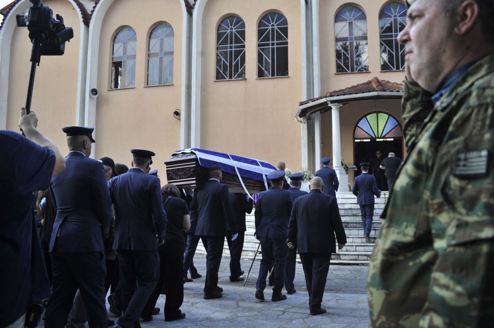 ΕΞΟΔΙΟΣ ΑΚΟΛΟΥΘΙΑ ΣΤΟΝ ΚΑΤΣΙΚΑ ΙΩΑΝΝΙΝΩΝ ΤΟΥ ΣΜΗΝΑΓΟΥ ΔΗΜΗΤΡΙΟΥ ΠΕΤΡΟΥ ΠΟΥ ΕΧΑΣΕ ΤΗ ΖΩΗ ΤΟΥ ΣΤΗΝ ΠΤΩΣΗ ΦΑΝΤΟΜ ΣΤΗΝ ΤΑΝΑΓΡΑ