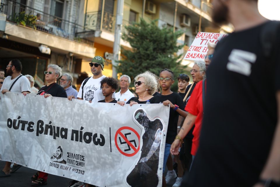 [389632] ΑΝΤΙΦΑΣΙΣΤΙΚΗ ΠΟΡΕΙΑ ΣΤΟ ΚΕΡΑΤΣΙΝΙ ΓΙΑ ΤΑ ΔΕΚΑΤΡΙΑ ΧΡΟΝΙΑ ΑΠΟ ΤΗΝ ΔΟΛΟΦΟΝΙΑ ΤΟΥ ΠΑΥΛΟΥ ΦΥΣΣΑ(ΔΗΜΗΤΡΟΠΟΥΛΟΣ ΣΩΤΗΡΗΣ/EUROKINISSI)
