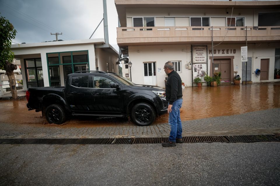 ΣΥΝΕΧΙΖΕΤΑΙ ΓΙΑ 3Η ΗΜΕΡΑ Η ΚΑΚΟΚΑΙΡΙΑ ΠΟΥ ΠΛΗΤΤΕΙ ΤΗΝ ΚΡΗΤΗ /ΚΑΤΑΣΤΡΟΦΕΣ ΑΠΟ ΤΟΝ ΜΕΓΑΛΟ ΟΓΚΟ ΝΕΡΟΥ (ΑΝΤΩΝΗΣ ΖΟΥΡΙΔΑΚΗΣ/EUROKINISSI)