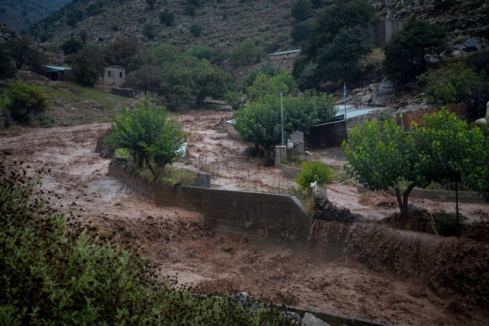 ΣΥΝΕΧΙΖΕΤΑΙ ΓΙΑ 3Η ΗΜΕΡΑ Η ΚΑΚΟΚΑΙΡΙΑ ΠΟΥ ΠΛΗΤΤΕΙ ΤΗΝ ΚΡΗΤΗ /ΚΑΤΑΣΤΡΟΦΕΣ ΑΠΟ ΤΟΝ ΜΕΓΑΛΟ ΟΓΚΟ ΝΕΡΟΥ (ΑΝΤΩΝΗΣ ΖΟΥΡΙΔΑΚΗΣ/EUROKINISSI)