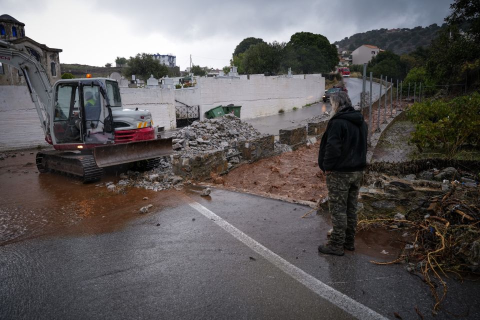 ΣΥΝΕΧΙΖΕΤΑΙ ΓΙΑ 3Η ΗΜΕΡΑ Η ΚΑΚΟΚΑΙΡΙΑ ΠΟΥ ΠΛΗΤΤΕΙ ΤΗΝ ΚΡΗΤΗ /ΚΑΤΑΣΤΡΟΦΕΣ ΑΠΟ ΤΟΝ ΜΕΓΑΛΟ ΟΓΚΟ ΝΕΡΟΥ (ΑΝΤΩΝΗΣ ΖΟΥΡΙΔΑΚΗΣ/EUROKINISSI)
