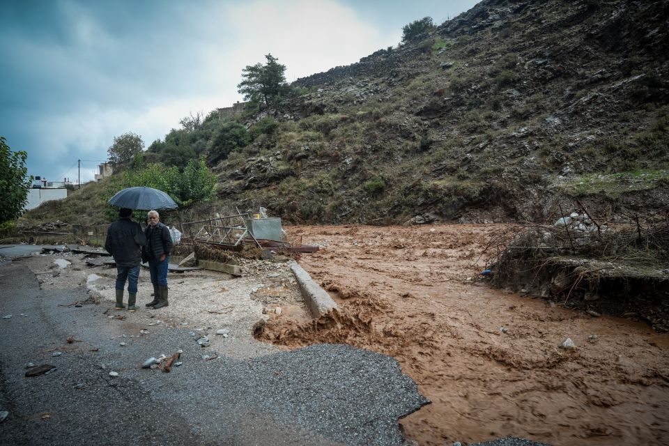 ΣΥΝΕΧΙΖΕΤΑΙ ΓΙΑ 3Η ΗΜΕΡΑ Η ΚΑΚΟΚΑΙΡΙΑ ΠΟΥ ΠΛΗΤΤΕΙ ΤΗΝ ΚΡΗΤΗ /ΚΑΤΑΣΤΡΟΦΕΣ ΑΠΟ ΤΟΝ ΜΕΓΑΛΟ ΟΓΚΟ ΝΕΡΟΥ (ΑΝΤΩΝΗΣ ΖΟΥΡΙΔΑΚΗΣ/EUROKINISSI)
