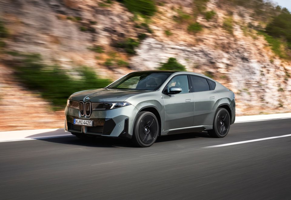 bmw-ix4-1.jpg