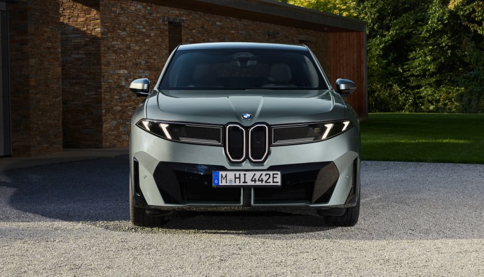 bmw-ix4-4.jpg