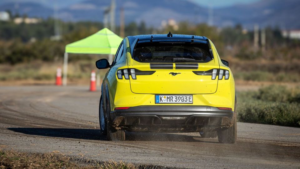 ford-driving-experience-mustang-dark-horse-mach-e-rally-ranger-raptor-megara-28.jpg
