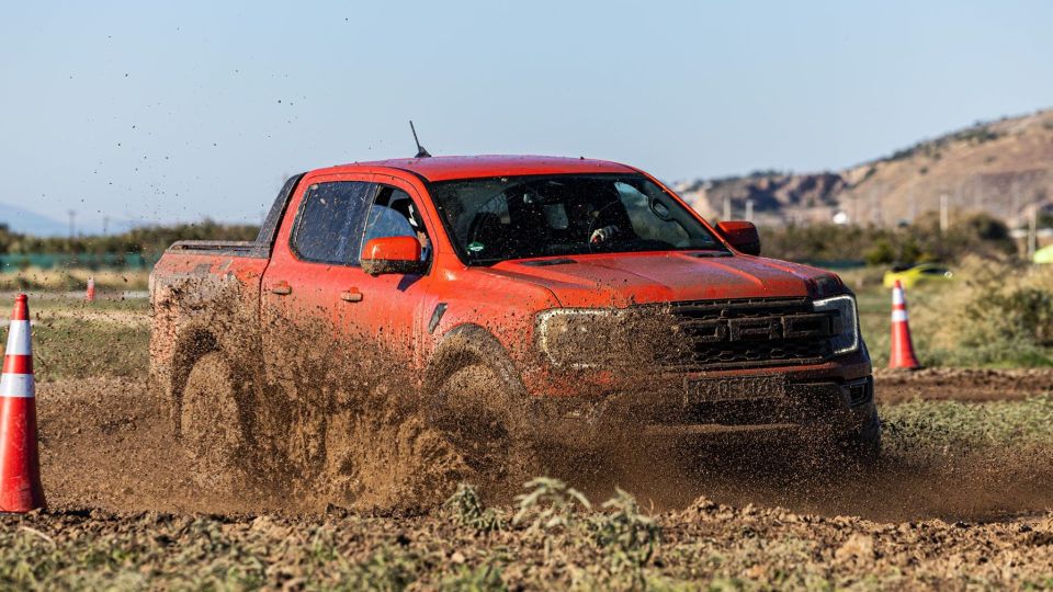 ford-driving-experience-mustang-dark-horse-mach-e-rally-ranger-raptor-megara-20.jpg