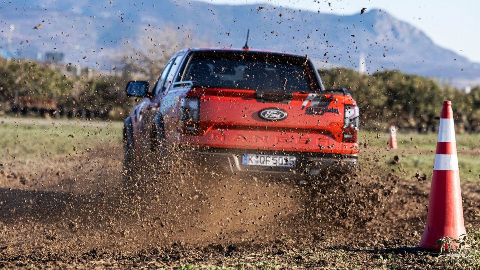 ford-driving-experience-mustang-dark-horse-mach-e-rally-ranger-raptor-megara-16.jpg