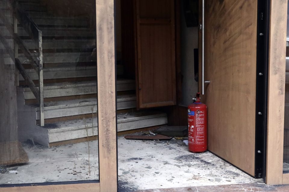 ΖΗΜΙΕΣ ΑΠΟ ΤΗΝ ΕΚΡΗΞΗ ΣΕ ΚΤΙΡΙΟ ΣΤΟΝ ΚΟΛΩΝΟ