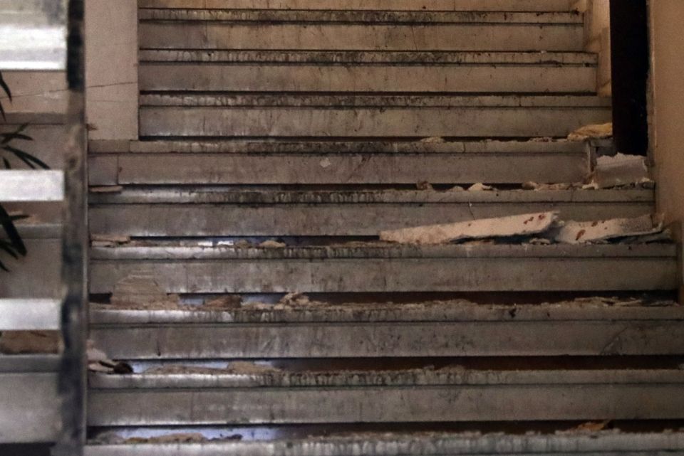 ΖΗΜΙΕΣ ΑΠΟ ΤΗΝ ΕΚΡΗΞΗ ΣΕ ΚΤΙΡΙΟ ΣΤΟΝ ΚΟΛΩΝΟ