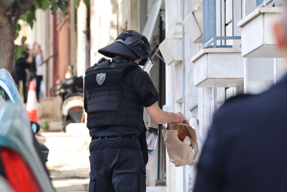 ΕΝΤΟΠΙΣΜΟΣ ΥΠΟΠΤΟΥ ΑΝΤΙΚΕΙΜΕΝΟΥ ΣΤΗΝ ΟΔΟ ΣΙΣΙΝΗ ΣΤΟ ΚΕΝΤΡΟ ΤΗΣ ΑΘΗΝΑΣ