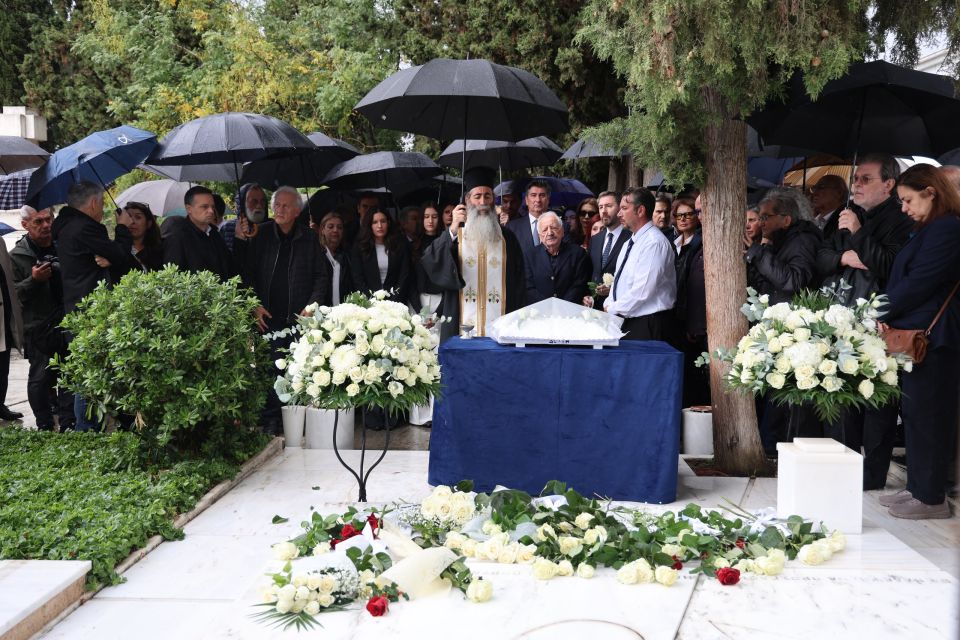 [390638] ΜΝΗΜΟΣΥΝΟ ΓΙΑ ΤΗ ΣΥΜΠΛΗΡΩΣΗ ΠΕΝΤΕ ΕΤΩΝ ΑΠΟ ΤΟΝ ΘΑΝΑΤΟ ΤΗΣ ΦΩΦΗΣ ΓΕΝΝΗΜΑΤΑ ΣΤΟ Α΄ ΝΕΚΡΟΤΑΦΕΙΟ ΑΘΗΝΩΝ(ΓΙΑΝΝΗΣ ΠΑΝΑΓΟΠΟΥΛΟΣ/EUROKINISSI)
