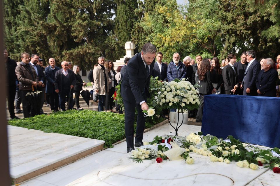 [390638] ΜΝΗΜΟΣΥΝΟ ΓΙΑ ΤΗ ΣΥΜΠΛΗΡΩΣΗ ΠΕΝΤΕ ΕΤΩΝ ΑΠΟ ΤΟΝ ΘΑΝΑΤΟ ΤΗΣ ΦΩΦΗΣ ΓΕΝΝΗΜΑΤΑ ΣΤΟ Α΄ ΝΕΚΡΟΤΑΦΕΙΟ ΑΘΗΝΩΝ(ΓΙΑΝΝΗΣ ΠΑΝΑΓΟΠΟΥΛΟΣ/EUROKINISSI)