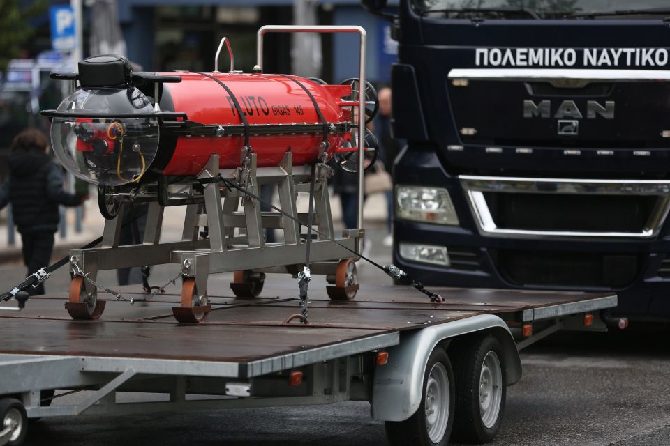 ΣΤΙΓΜΙΟΤΥΠΑ ΠΡΙΝ ΤΗ ΕΝΑΡΞΗ ΤΗΣ ΣΤΡΑΤΙΩΤΙΚΗΣ ΠΑΡΕΛΑΣΗΣ ΣΤΗΝ ΘΕΣΣΑΛΟΝΙΚΗ ΓΙΑ ΤΗΝ ΕΘΝΙΚΗ ΕΠΕΤΕΙΟ ΤΗΣ «28ης ΟΚΤΩΒΡΙΟΥ 1940»