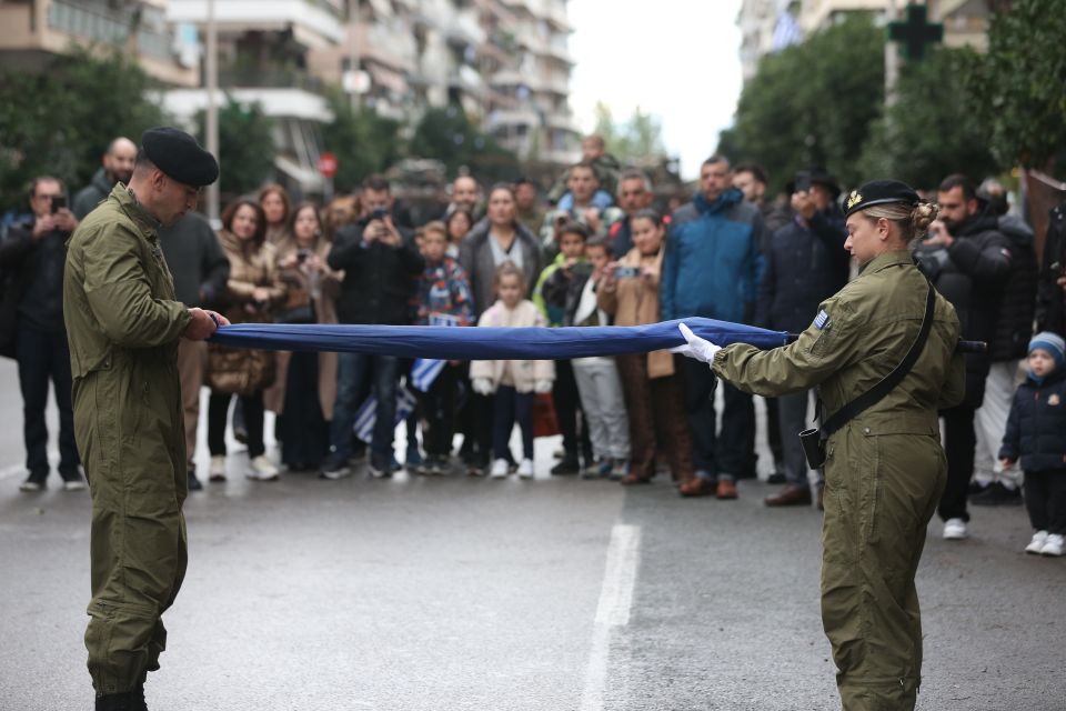 ΣΤΙΓΜΙΟΤΥΠΑ ΠΡΙΝ ΤΗ ΕΝΑΡΞΗ ΤΗΣ ΣΤΡΑΤΙΩΤΙΚΗΣ ΠΑΡΕΛΑΣΗΣ ΣΤΗΝ ΘΕΣΣΑΛΟΝΙΚΗ ΓΙΑ ΤΗΝ ΕΘΝΙΚΗ ΕΠΕΤΕΙΟ ΤΗΣ «28ης ΟΚΤΩΒΡΙΟΥ 1940»