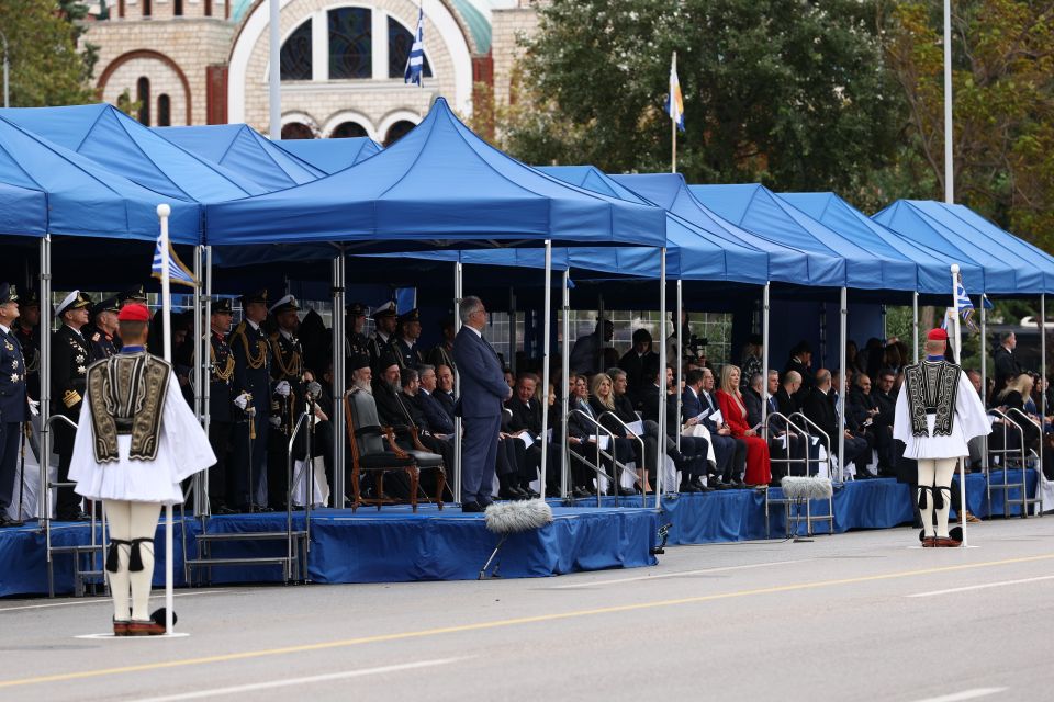 [390734] ΣΤΡΑΤΙΩΤΙΚΗ ΠΑΡΕΛΑΣΗ ΣΤΗΝ ΘΕΣΣΑΛΟΝΙΚΗ ΓΙΑ ΤΗΝ ΕΘΝΙΚΗ ΕΠΕΤΕΙΟ ΤΗΣ 28ης ΟΚΤΩΒΡΙΟΥ 1940 (ΒΑΣΙΛΗΣ ΒΕΡΒΕΡΙΔΗΣ/ΜΟΤΙΟΝΤΕΑΜ)