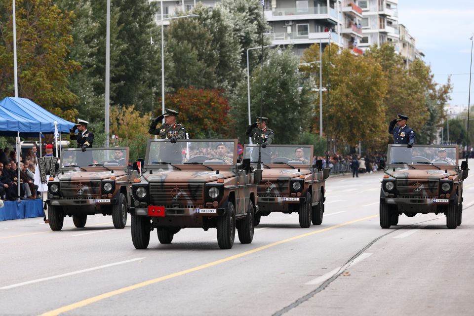 [390734] ΣΤΡΑΤΙΩΤΙΚΗ ΠΑΡΕΛΑΣΗ ΣΤΗΝ ΘΕΣΣΑΛΟΝΙΚΗ ΓΙΑ ΤΗΝ ΕΘΝΙΚΗ ΕΠΕΤΕΙΟ ΤΗΣ 28ης ΟΚΤΩΒΡΙΟΥ 1940 (ΒΑΣΙΛΗΣ ΒΕΡΒΕΡΙΔΗΣ/ΜΟΤΙΟΝΤΕΑΜ)