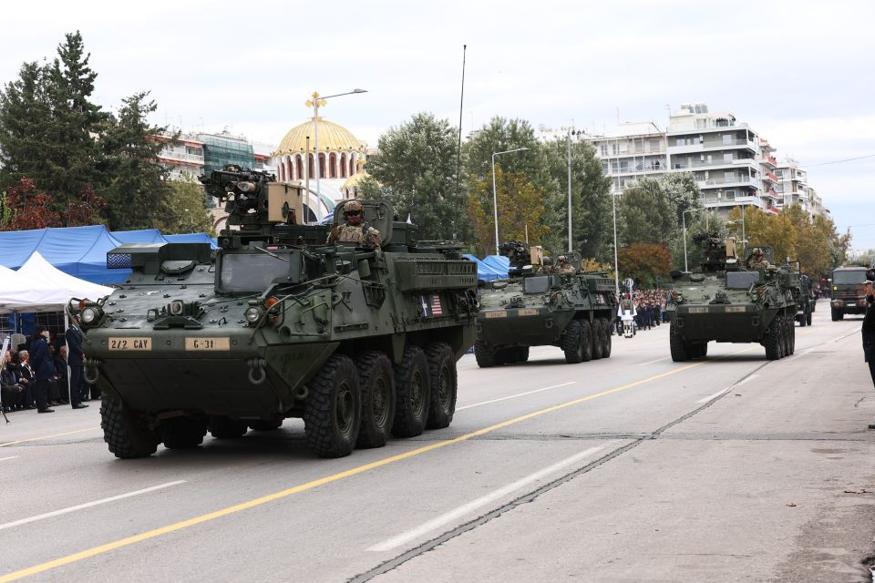 [390734] ΣΤΡΑΤΙΩΤΙΚΗ ΠΑΡΕΛΑΣΗ ΣΤΗΝ ΘΕΣΣΑΛΟΝΙΚΗ ΓΙΑ ΤΗΝ ΕΘΝΙΚΗ ΕΠΕΤΕΙΟ ΤΗΣ 28ης ΟΚΤΩΒΡΙΟΥ 1940 (ΒΑΣΙΛΗΣ ΒΕΡΒΕΡΙΔΗΣ/ΜΟΤΙΟΝΤΕΑΜ)