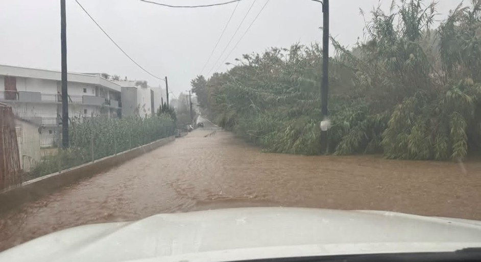 Κακοκαιρία: Πλημμυρικά φαινόμενα και κατολισθήσεις στη Σκιάθο Κακοκαιρία: Πλημμυρικά φαινόμενα και κατολισθήσεις στη Σκιάθο