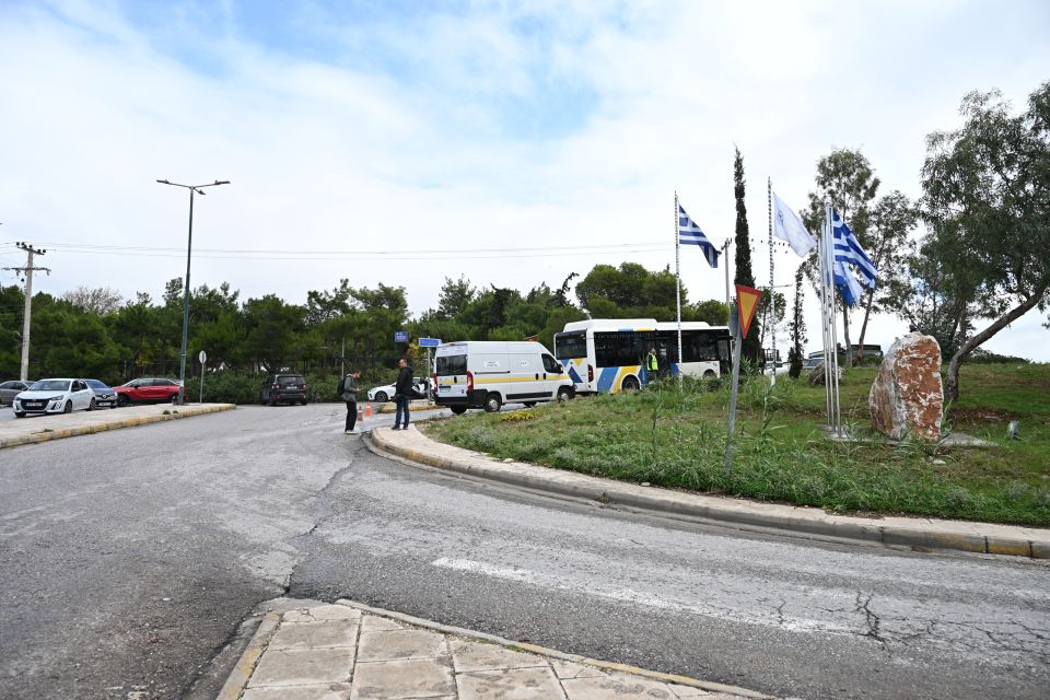 ΓΥΝΑΙΚΑ ΕΧΑΣΕ ΤΗ ΖΩΗ ΤΗΣ ΑΠΟ ΠΑΡΑΣΥΡΣΗ ΛΕΩΦΟΡΕΙΟΥ ΣΤΗΝ ΛΕΩΦΟΡΟ ΒΟΥΛΙΑΓΜΕΝΗΣ ΣΤΗ ΒΟΥΛΑ