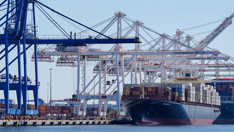 Σοβαρές ζημιές σε ελληνόκτητο container από επίθεση στα Στενά του Ορμούζ - Και δεύτερο πλοίο δέχθηκε πυρά