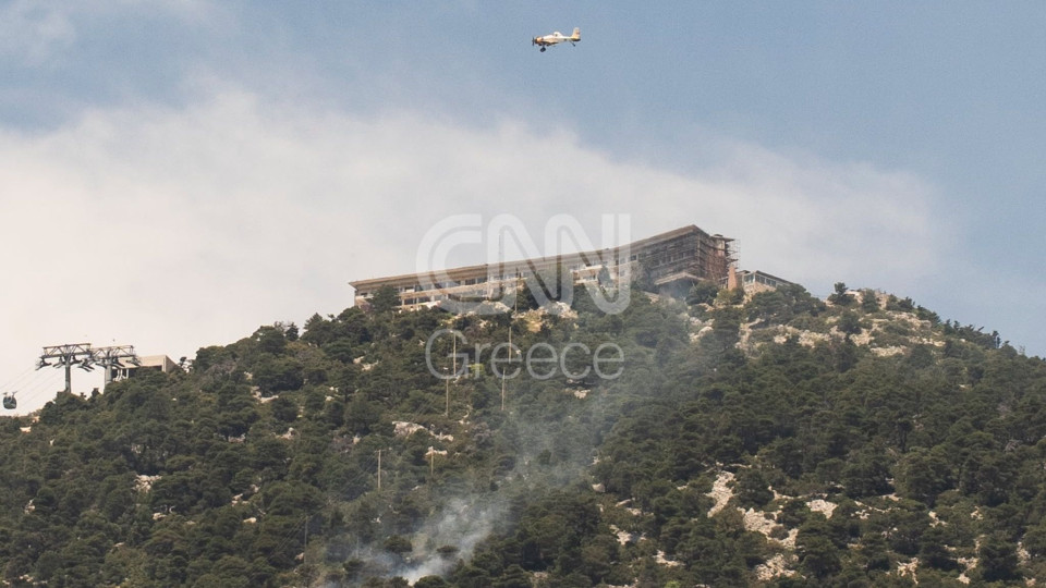 Οριοθετήθηκε η φωτιά στην Πάρνηθα - Παραμένουν στο σημείο οι ισχυρές πυροσβεστικές δυνάμεις