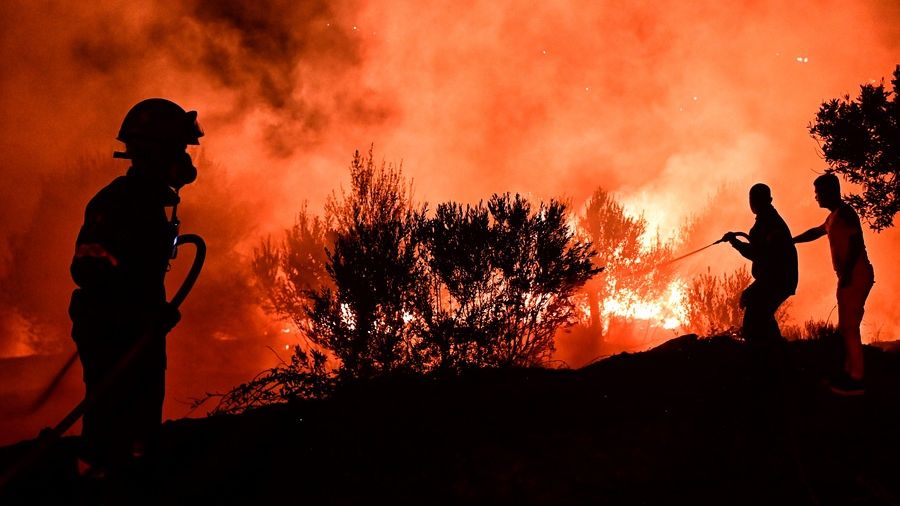 Ήχησε 112 σε τέσσερις περιοχές «απομακρυνθείτε προς Μέγαρα» - Πολλαπλά μέτωπα στα Βίλια