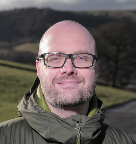 «Τα κράτη που ανακάμπτουν από συγκρούσεις έχουν περιορισμένους πόρους και ικανότητα να αντιμετωπίσουν τα περιβαλλοντικά προβλήματα» τονίζει ο διευθυντής στο Παρατηρητήριο Συγκρούσεων και Περιβάλλοντος, Νταγκ Γουέιρ.